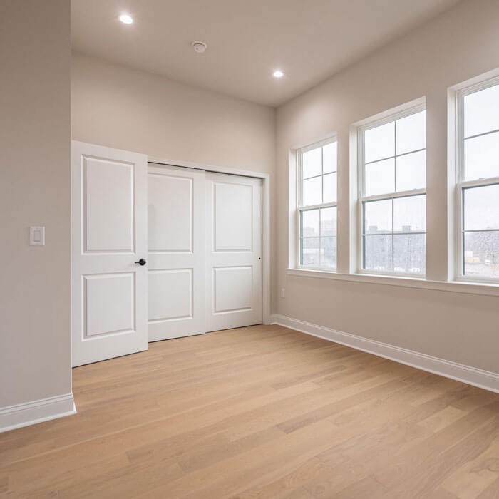 bedroom with recessed lighting and hardwood flooring and a view of the city